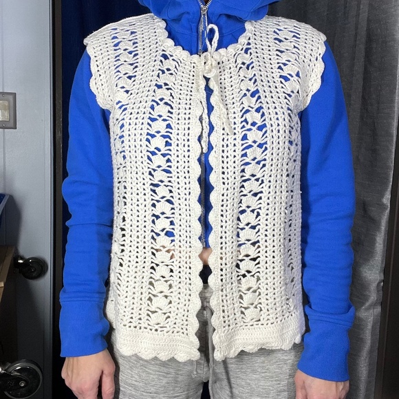 |•Handmade Crocheted Vest•| Cream One Size - Picture 1 of 13